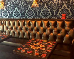 commercial_tufted_booths